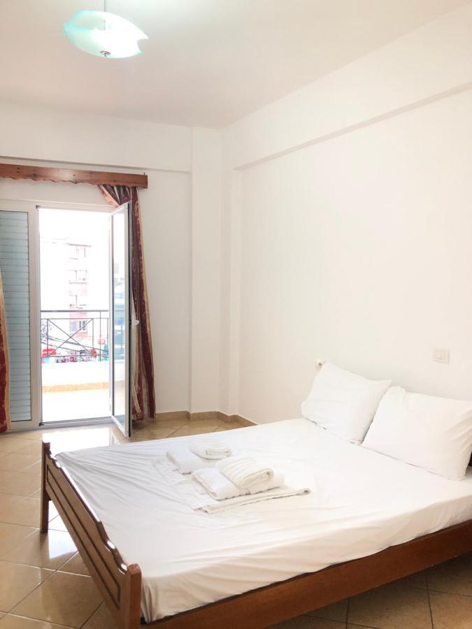 Center Hotel Pirro Himare Eksteriør bilde