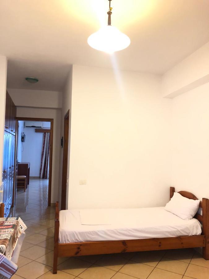 Center Hotel Pirro Himare Eksteriør bilde