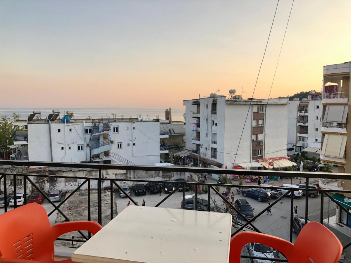 Center Hotel Pirro Himare Eksteriør bilde