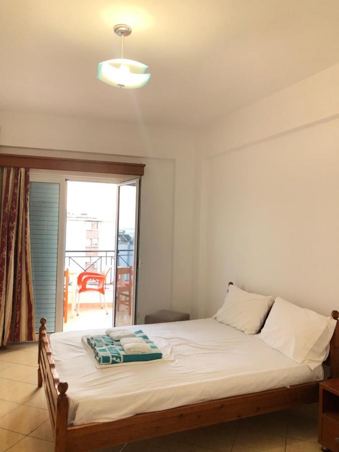 Center Hotel Pirro Himare Eksteriør bilde
