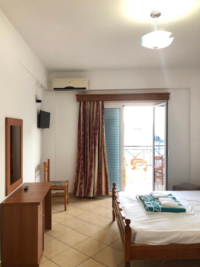 Center Hotel Pirro Himare Eksteriør bilde