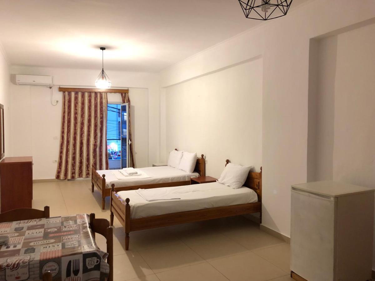 Center Hotel Pirro Himare Eksteriør bilde