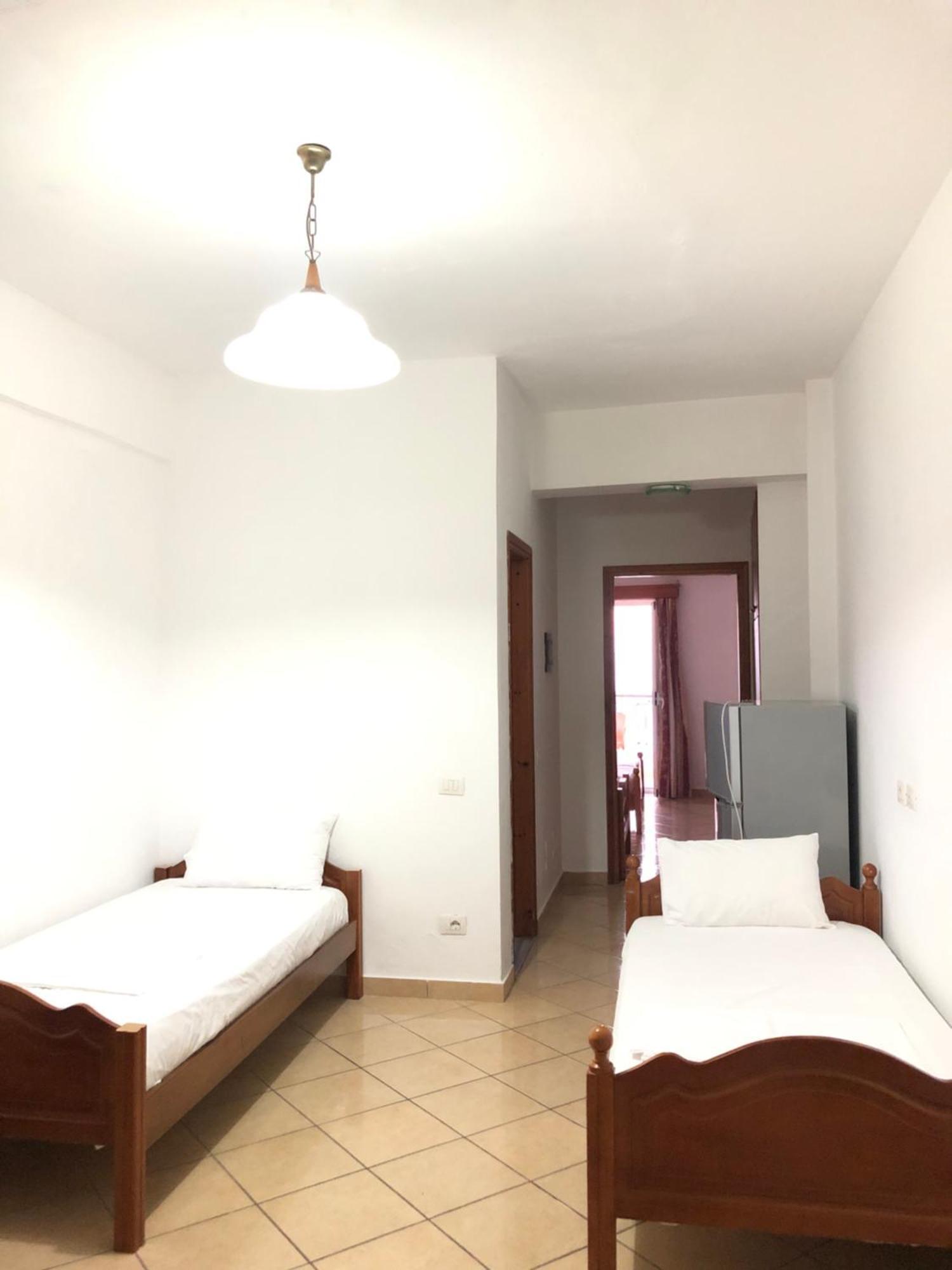 Center Hotel Pirro Himare Eksteriør bilde