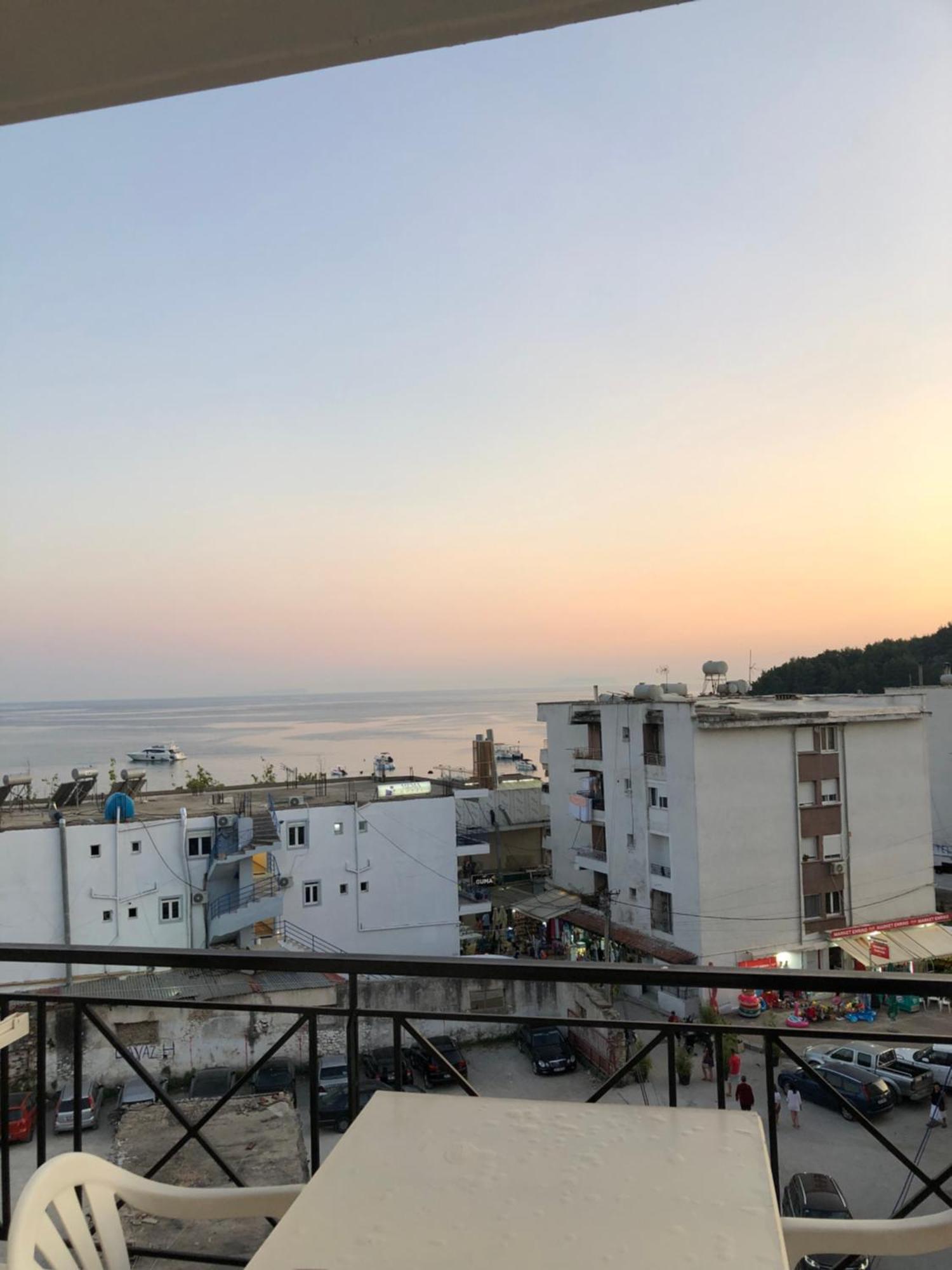 Center Hotel Pirro Himare Eksteriør bilde