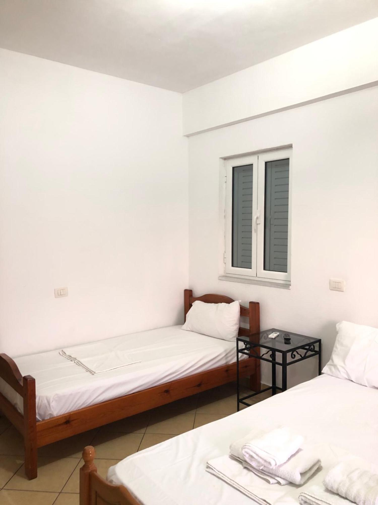 Center Hotel Pirro Himare Eksteriør bilde